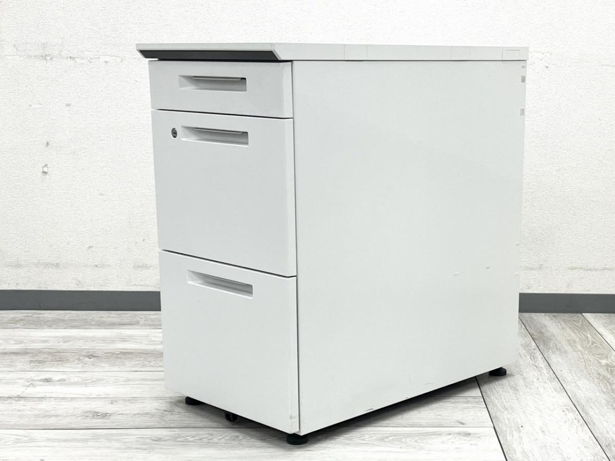 デスク横を実用的に支える定番3段脇机 #岐阜市 #大垣市 #多治見市 #羽島市 #一宮市 #名古屋市
                        iSシリーズ
                                    中古
            