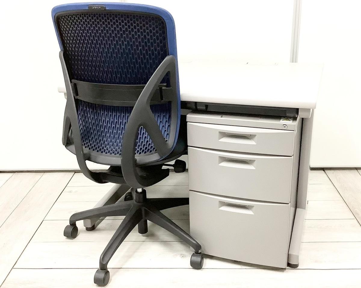 【セット商品（デスク×1台、ワゴン×1台、チェア×1脚）】【幅1000㎜のコンパクトタイプ！使い勝手の良い３段収納の疑似片袖机！】■イトーキ（ITOKI）製　CZNシリーズ　片袖机　■W1000㎜　■グレー　■シリンダー錠※横浜本店撮影画像
                        CZデスク
                                    中古
            