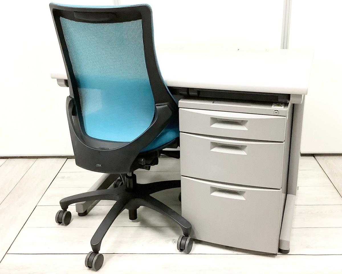 【セット商品（デスク×1台、ワゴン×1台、チェア×1脚）】【幅1000㎜のコンパクトタイプ！使い勝手の良い３段収納の片袖机！】■イトーキ（ITOKI）製　CZNシリーズ　片袖机　■W1000㎜　■グレー　■シリンダー錠※横浜本店撮影画像
                        CZN デスク
                                    中古
            