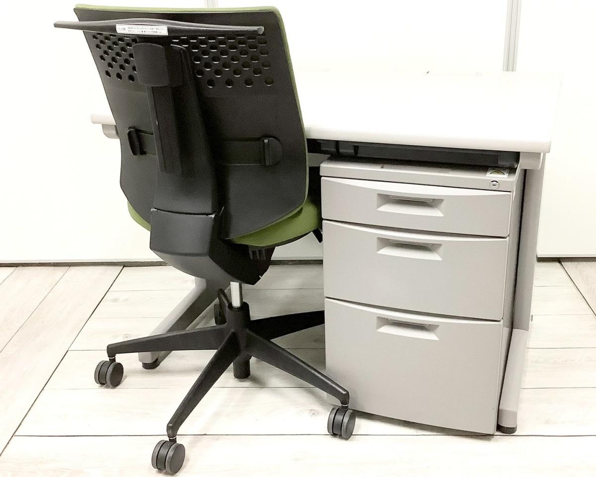 【セット商品（デスク×1台、ワゴン×1台、チェア×1脚）】【幅1000㎜のコンパクトタイプ！使い勝手の良い３段収納の片袖机！】■イトーキ（ITOKI）製　CZNシリーズ　片袖机　■W1000㎜　■グレー　■シリンダー錠※横浜本店撮影画像
                        CZN デスク
                                    中古
            