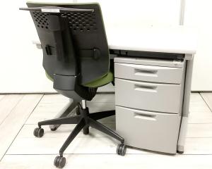 【セット商品（デスク×1台、ワゴン×1台、チェア×1脚）】【幅1000㎜のコンパクトタイプ！使い勝手の良い３段収納の片袖机！】■イトーキ（ITOKI）製　CZNシリーズ　片袖机　■W1000㎜　■グレー　■シリンダー錠※横浜本店撮影画像