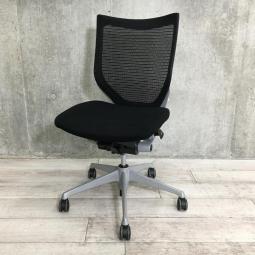 【1脚限定！】【専門御者でクリーニング済み！】【オフィスの執務室、会議室におすすめ】■オカムラ（okamura）製　バロン（Baron）チェア　ローバック　ブラック　■背面・メッシュ　■肘無し　シルバー脚【AD】