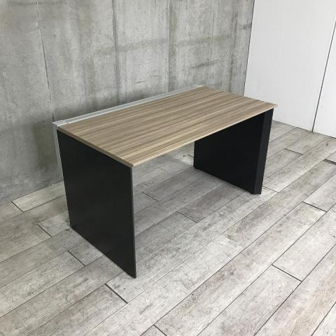 【働き方やレイアウトなどあらゆる変化に対応！シンプルで美しいワークスペースで作業効率アップ！】■コクヨ（KOKUYO）製　ワークヴィスタ（Work Vista）シリーズ　片面専用　フリーアドレスデスク　■W1250×D720㎜　■天板：木目ダーク　パネル脚：ブラック【HU】【関東倉庫在庫品】【弊社使用欄：A01036540】