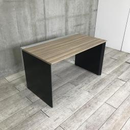 【働き方やレイアウトなどあらゆる変化に対応！シンプルで美しいワークスペースで作業効率アップ！】■コクヨ（KOKUYO）製　ワークヴィスタ（Work Vista）シリーズ　片面専用　フリーアドレスデスク　■W1250×D720㎜　■天板：木目ダーク　パネル脚：ブラック【HU】【関東倉庫在庫品】【弊社使用欄：A01036540】