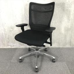 【人間工学に基づいた快適な座り心地！背あてのしなやかな曲線が背中にフィット！】■オカムラ(okamura)製　フィーゴ(feego)チェア　肘付きハイバック　背面メッシュ　■可動肘　■ブラック