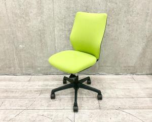【在庫入替セール品】【やわらかな座り心地を実現！腰への負担を減らすS字形状！】■オカムラ(okamura)製　CG-Mチェア　肘無ローバックチェア　パッド仕様　■ライムグリーン【弊社使用欄：A01006389　K】【KN】