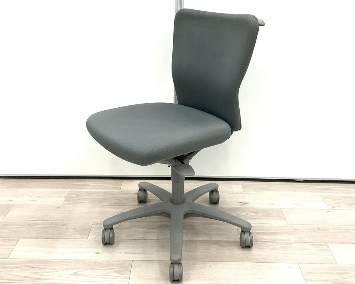 【在庫入替セール品】■Okamura/オカムラ　■カロッツァ(Carrozza)チェア 　■グレー　■肘無し　■ローバックチェア　■ハンガー付　■オススメ/人気/定番商品【弊社使用欄：A01032927】【ID】
                        カロッツァチェア
                                    中古
            