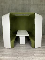 【チームのメンバーと集い、ミーティングやコミュニケーションに！】■イトーキ製　cacomi　4人用ミーティング・ファミレスブース　■グリーン　 【ABW】【関東倉庫在庫品】【弊社使用欄：A01049456】