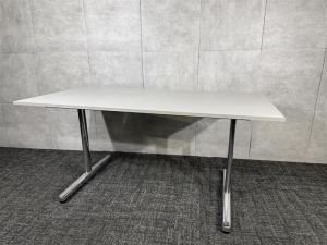 ★近日入荷品★【会議・商談・打合せにオススメ！W1500のミーティングテーブルが1台入荷！】■内田洋行　ST-1000　T字脚　ホワイト　《オフィスバスターズ福岡博多店は、福岡を拠点として、日本全国へ中古オフィス用品・オフィス家具を提供しております》
