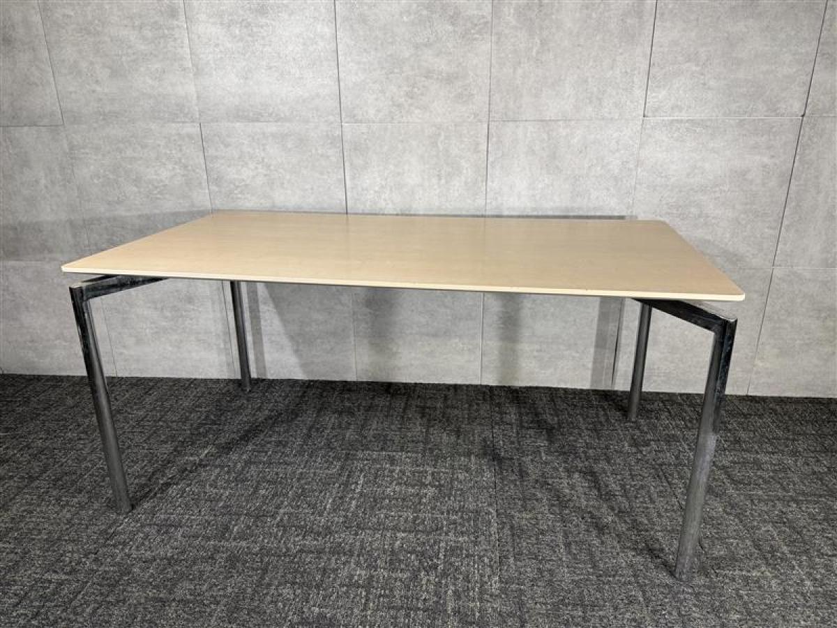 ★近日入荷品★【来客・打ち合わせなど入替にオススメ！W1500のミーティングテーブルが入荷！】■内田洋行　MR テーブル　4本脚　ナチュラル　《オフィスバスターズ福岡博多店は、福岡を拠点として、日本全国へ中古オフィス用品・オフィス家具を提供しております》
                        MR テーブル
                                    中古
            