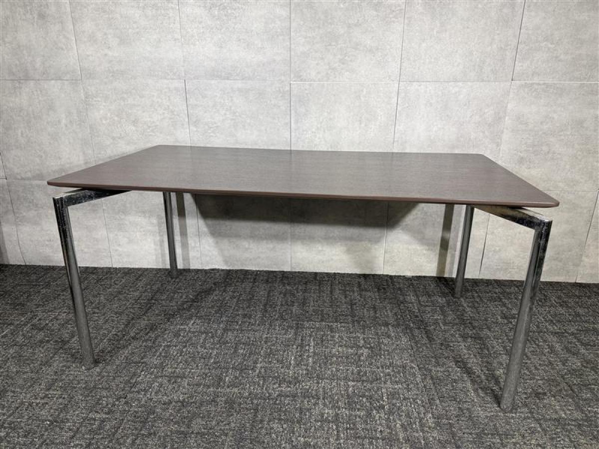 ★近日入荷品★【来客・打ち合わせなど入替にオススメ！W1500のミーティングテーブルが入荷！】■内田洋行　MR テーブル　4本脚　ブラウン　《オフィスバスターズ福岡博多店は、福岡を拠点として、日本全国へ中古オフィス用品・オフィス家具を提供しております》
                        MR テーブル
                                    中古
            