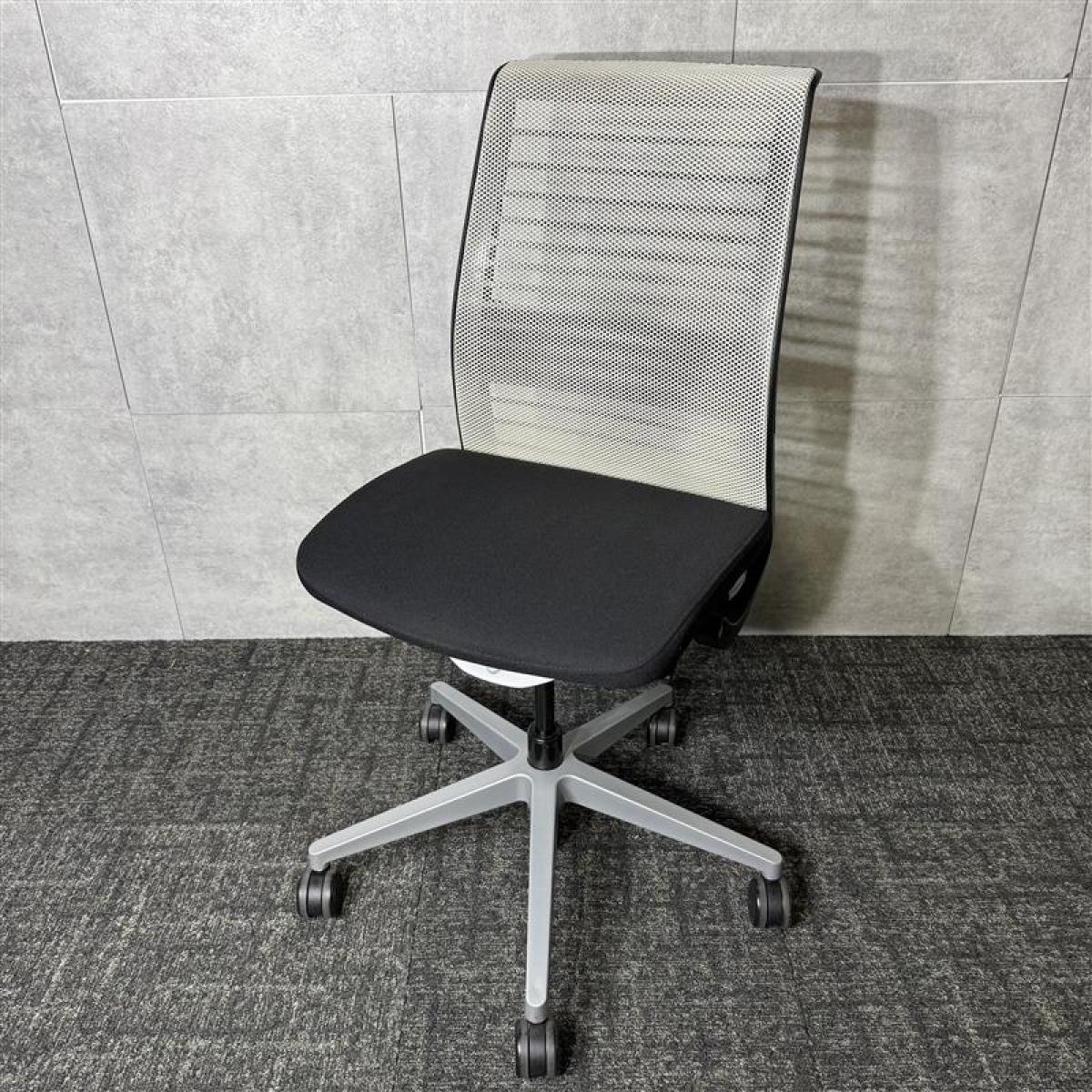 ★近日入荷品★【スチールケース製！ランバーサポート付きでしっかり腰をサポートしてくれるOAチェアの入荷！】■スチールケース　シンク（新モデル）　グレー　《オフィスバスターズ福岡博多店は、福岡を拠点として、日本全国へ中古オフィス用品・オフィス家具を提供しております》
                        シンクチェア（新モデル）
                                    中古
            