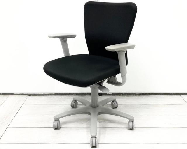【中古】カロッツァチェア  オカムラ（okamura） 肘付ローバックチェア