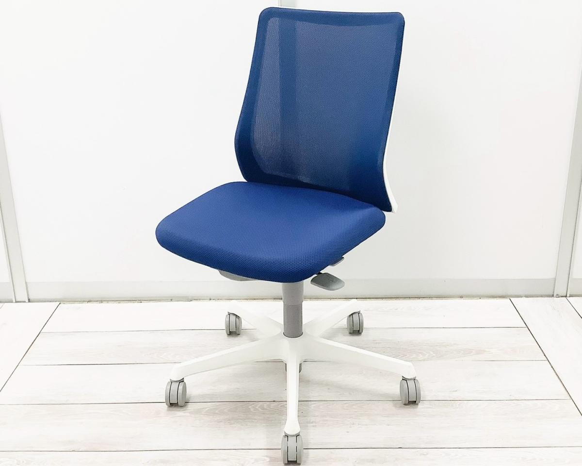 ■オカムラ(okamura)製　フルーエントチェア(Fluent)　肘無　ローバック　背面メッシュ　■肘なし　■ミディアムブルー×ホワイトシェル ■オススメ/人気/定番商品　【弊社使用欄：A01044085】
                        フルーエントチェア
                                    中古
            