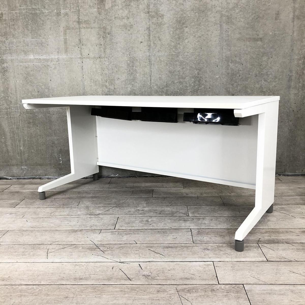 【4台限定でお安く！】【H765㎜】【ゆとりのあるワークスペースで作業効率アップ！デュアルディスプレイや資料を広げる方に！】■オカムラ（okamura）製　アドバンスシリーズ（ADVANCE）　平机　引き出しなし　W1600×D700×H765㎜　■アジャスター：H65㎜　■ホワイト
                        アドバンス
                                    中古
            