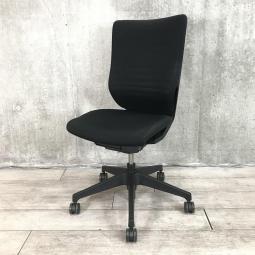 【姿勢の変化をサポート！操作レスで体格にマッチする定番チェア】■イトーキ(ITOKI)製　エピオスチェア(epios)　肘無し　ハイバック　クロスバックタイプ　■ブラック【弊社使用欄：A01049643】