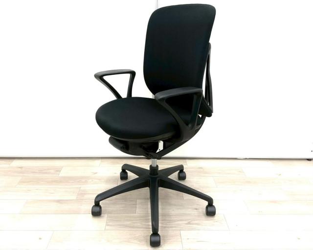 【中古】yera  イナバ（INABA) 肘付ハイバックチェア