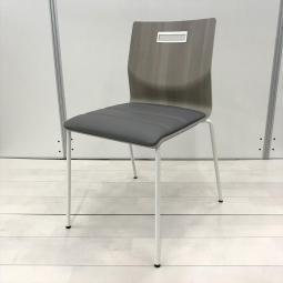 【大量入荷商品】【オシャレな木目調！カフェスペースや休憩スペースにオススメ！】■オカムラ製　スイープ　ミーティングチェア　■木目調ダーク×ブラック【OKT99】【関東倉庫在庫品】【弊社使用欄：】