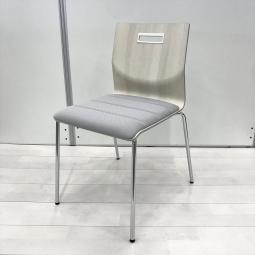 【オシャレな木目調！カフェスペースや休憩スペースにオススメ！】■オカムラ製　スイープ　ミーティングチェア　■木目調ナチュラル×グレー【OKT102】【関東倉庫在庫品】【弊社使用欄：】