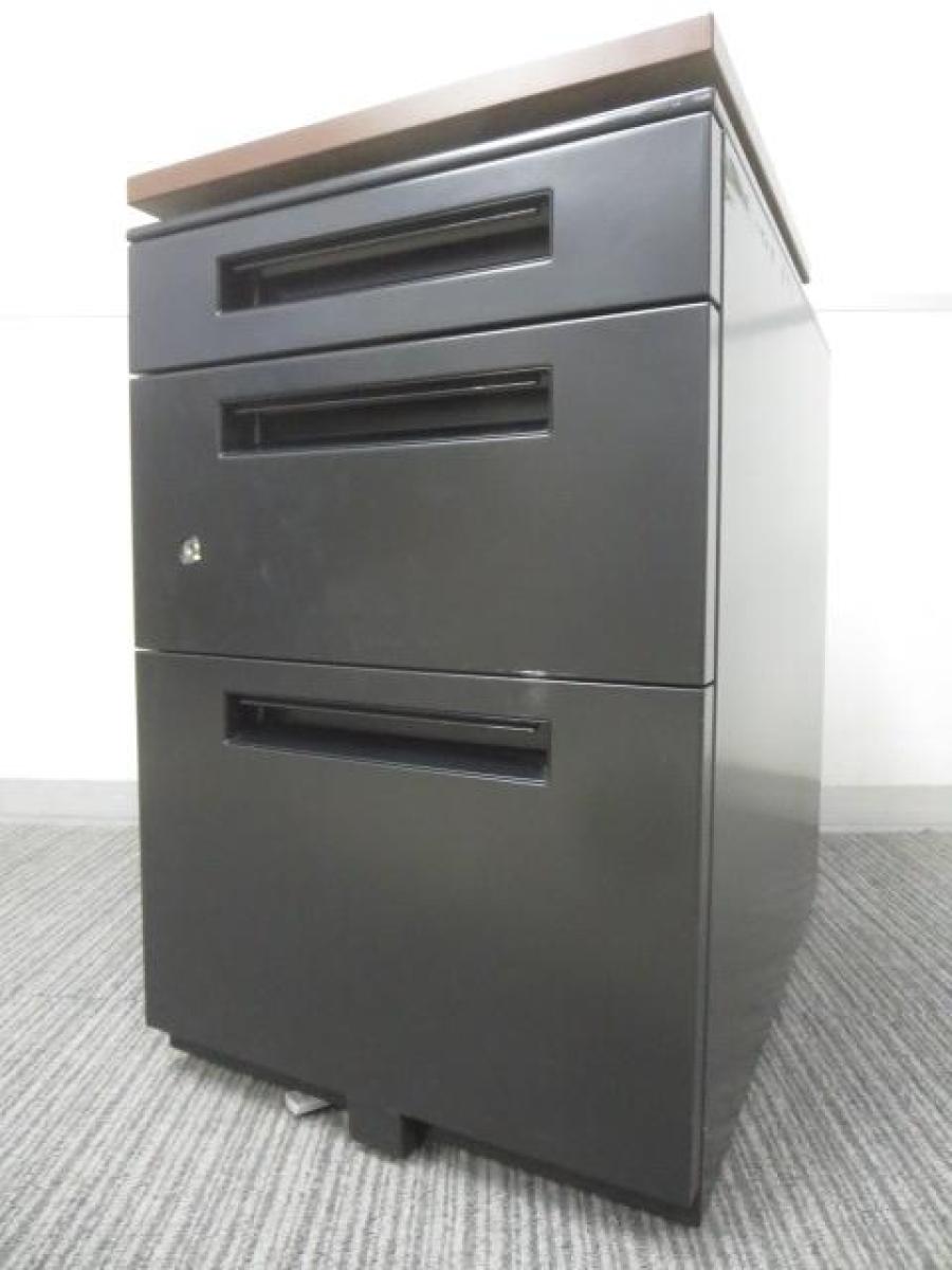 【これは便利！上下昇降する便利な天板付きタイプ！】■ウチダ　エスティシリーズ　３段ワゴン　ホワイト　木目天板付き　■Ｌ字型デスクのような使い方も可能！【サイドワゴン】【レベルアップワゴン】【ABW】
                        Sワゴン シリーズ
                                    中古
            