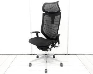 【ロット入荷!】大人気シリーズの中でも需要の高いブラック×オールメッシュ×可動肘付き!高級感抜群のエクストラハイバック、シルバー仕様!
■オカムラ/バロン/ブラック ヘッドレスト付き