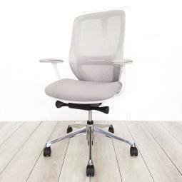 【前傾姿勢の代名詞】オカムラ社シルフィーチェアが尼崎店限定販売！中古　高級チェア　前傾姿勢　ライトグレー　メッシュチェア　ハイバックチェア　オフィスチェア　テレワーク用　ハンガー付　デザインアーム　※実物はランバーサポートが付属しておりません。　【AD】