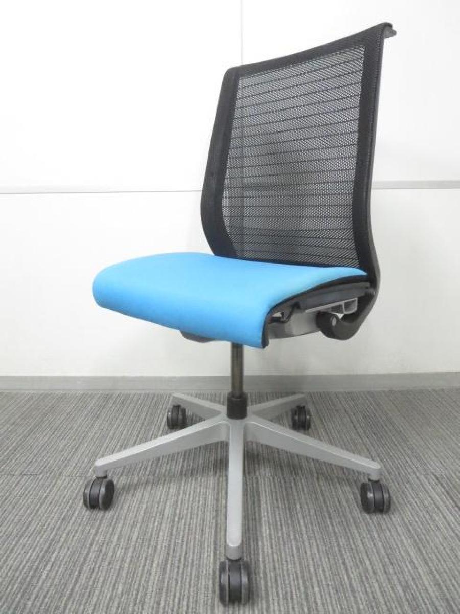 【自動調整機能で快適な座り心地！まさに考えるイス！THINK！】■スチールケース製　シンクチェア　座:ブルー　背:ブラックメッシュ　3Dニット　■長時間の着座ストレスを軽減！ワイヤーが体にフィットするアメリカ発の大人気商品！
                        シンクチェア（旧モデル）
                                    中古
            