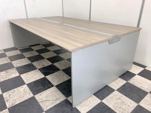 【関西倉庫入荷】■オカムラ　フリーウェイ　幅4800mm×奥行1400mm　■天板プライズウッドミディアム×脚シルバー【8名様推奨サイズ！　おしゃれなナチュラル天板のフリーアドレスデスク！】