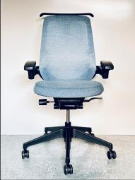 【もっと美しく快適に…新世代ワークチェア！柔らかな座り心地が人気！】■イトーキ（いとき）　ノートチェア（Nort）　肘付き　ハイバック　テクスチャードメッシュ　■可動肘　■ランバーサポート　コートハンガー付き　■ダックブルー ×ブラックシェル