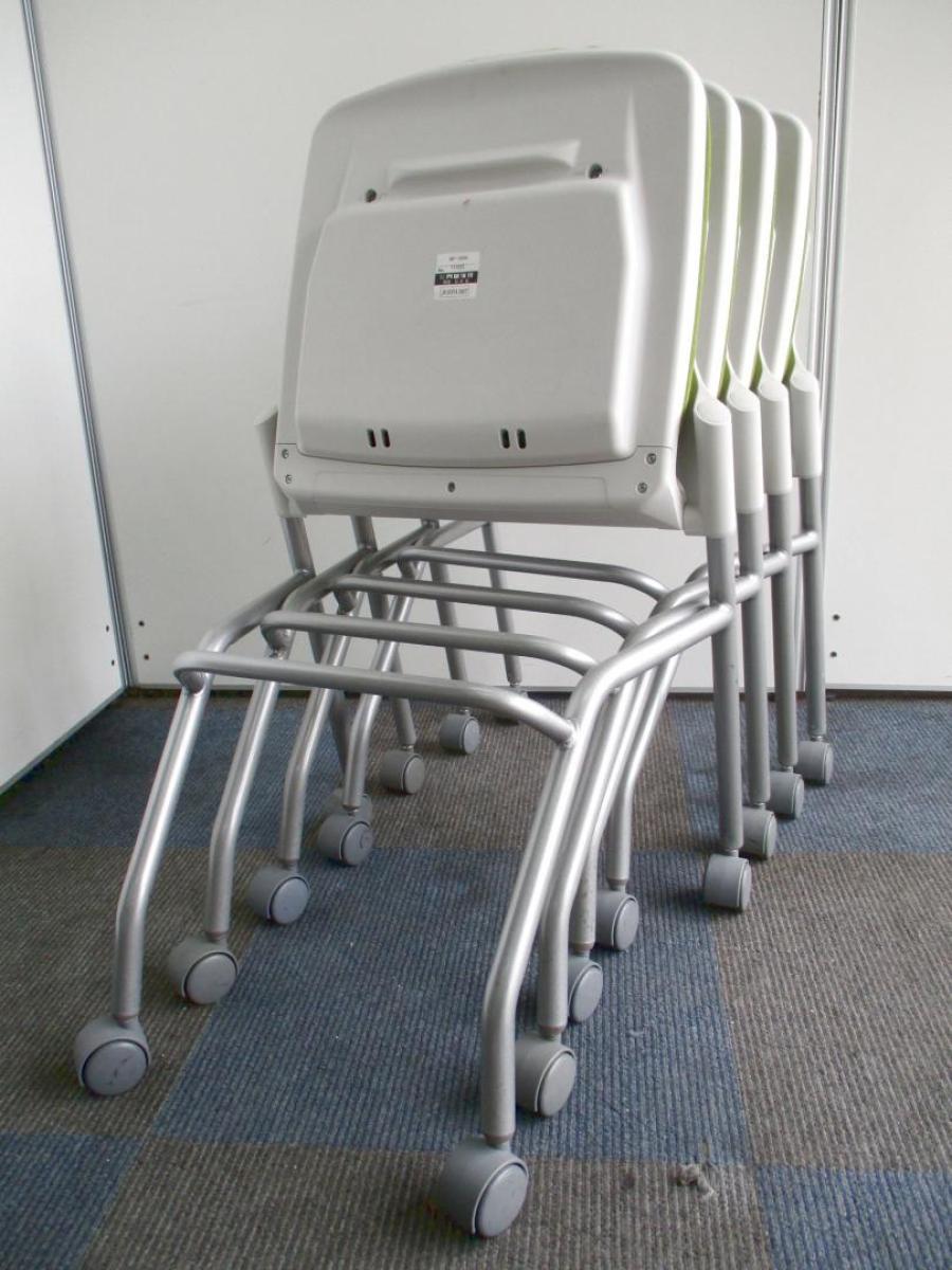 【訳アリ品！】価格重視のミーティング用チェアが4脚設置で入荷！重ねて収納が可能！
◆内田洋行/MF-180/グリーン　※経年劣化により異音あり
                        MF-180シリーズ
                                    中古
            