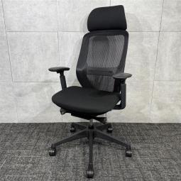 【西】～上質な快適を、ワークスペースに～【オカムラ】【シルフィー】【可動肘】【ヘッドレスト】【ブラック】【前傾姿勢】【フレームブラック】【チェア】【椅子】【イス】【事務椅子】【デスク】【机】【書庫】【書棚】【棚】【ラック】【収納】【格安】【安い】【メーカー】【レイアウト変更】【模様替え】【福岡オフィス家具】【福岡中古家具】【中古事務什器】【中古チェア】【中古椅子】