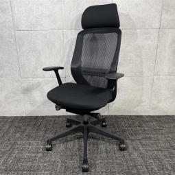 【西】～上質な快適を、ワークスペースに～【オカムラ】【シルフィー】【固定肘】【ヘッドレスト】【ブラック】【前傾姿勢】【フレームブラック】【チェア】【椅子】【イス】【事務椅子】【デスク】【机】【書庫】【書棚】【棚】【ラック】【収納】【格安】【安い】【メーカー】【レイアウト変更】【模様替え】【福岡オフィス家具】【福岡中古家具】【中古事務什器】【中古チェア】【中古椅子】