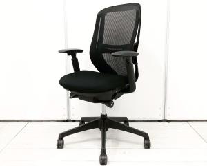 【西】～上質な快適を、ワークスペースに～【オカムラ】【シルフィー】【可動肘】【ブラック】【前傾姿勢】【フレームブラック】【チェア】【椅子】【イス】【事務椅子】【デスク】【机】【書庫】【書棚】【棚】【ラック】【収納】【格安】【安い】【メーカー】【レイアウト変更】【模様替え】【福岡オフィス家具】【福岡中古家具】【中古事務什器】【中古チェア】【中古椅子】