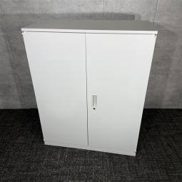 【博】【★状態良好★井上金庫製品の両開き書庫！追加の収納や新設の設置にもぜひ！】■井上金庫製　ICシリーズ　両開き　書庫　ホワイト　《オフィスバスターズ福岡博多店は、福岡を拠点として、日本全国へ中古オフィス用品・オフィス家具を提供しております》※サテライトは商談スペースのみの為、在庫は福岡の在庫を掲載しております。商品につきましてはお電話にてお問い合わせください