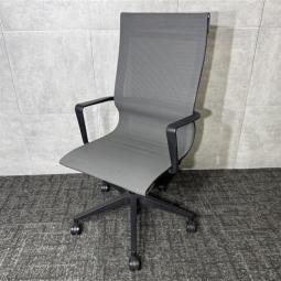 【博】【OAチェアとしてもミーティングチェアとしても使える万能チェア！】■アイコ製　M-1075　グレー　《オフィスバスターズ福岡博多店は、福岡を拠点として、日本全国へ中古オフィス用品・オフィス家具を提供しております》※サテライトは商談スペースのみの為、在庫は福岡の在庫を掲載しております。商品につきましてはお電話にてお問い合わせください