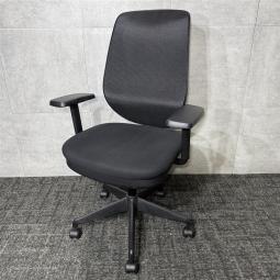 【コスパ重視ならこの1脚！上下昇降＋リクライニング＋可動肘の機能つき！】■その他メーカー　OAチェア　ハイバック　ブラック　《オフィスバスターズ福岡博多店は、福岡を拠点として、日本全国へ中古オフィス用品・オフィス家具を提供しております》