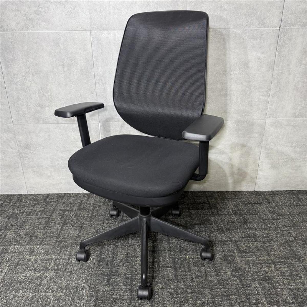 【博】【コスパ重視ならこの1脚！上下昇降＋リクライニング＋可動肘の機能つき！】■その他メーカー　OAチェア　ハイバック　ブラック　《オフィスバスターズ福岡博多店は、福岡を拠点として、日本全国へ中古オフィス用品・オフィス家具を提供しております》※サテライトは商談スペースのみの為、在庫は福岡の在庫を掲載しております。商品につきましてはお電話にてお問い合わせください
                        その他シリーズ
                                    中古
            