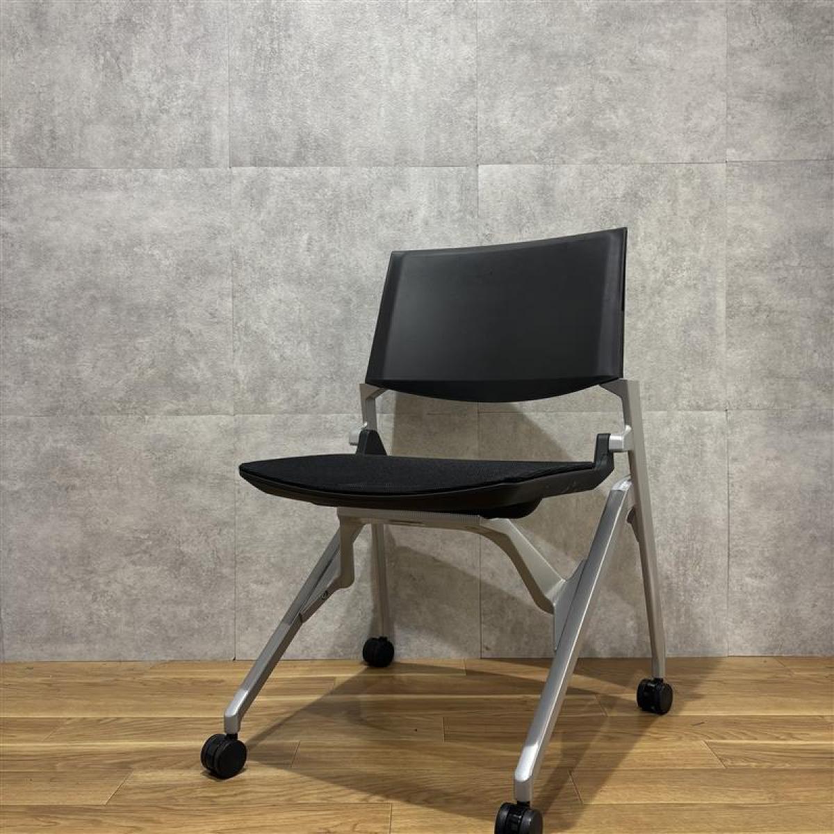 【西】～省スペースでスマート運用！折りたたみキャスター付きミーティングチェア【オカムラ】【マリカ】【ブラック】【ネスティングチェア】【折りたたみ】【座面メッシュ】【会議用】【ミーティング】【オフィスチェア】【事務イス】【収納】【中古】【福岡オフィス家具】【福岡中古家具】【中古事務什器】【中古チェア】【中古椅子】
                        マルカ
                                    中古
            