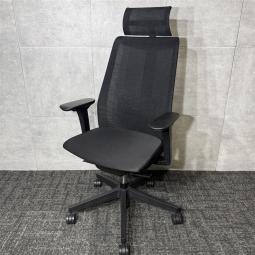 【博】【イトーキ製のコスパ◎チェア！ヘッドレスト付きで快適な座り心地を！】■イトーキ製　サリダ　ブラック　《オフィスバスターズ福岡博多店は、福岡を拠点として、日本全国へ中古オフィス用品・オフィス家具を提供しております》※サテライトは商談スペースのみの為、在庫は福岡の在庫を掲載しております。商品につきましてはお電話にてお問い合わせください