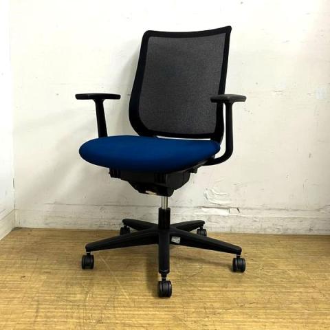 【在庫入替セール】コクヨ ミトラ 座:プルシアンブルー 背:ブラック 固定肘付きモデル スタンダードバック(メッシュ) 定番カラーで使うシーンを選びません