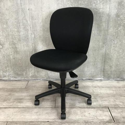 【中古】リエットチェア  イトーキ（ITOKI） 肘無ローバックチェア