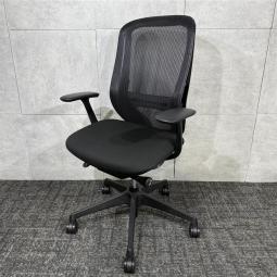 【西】~上質な快適を、ワークスペースに~【オカムラ】【シルフィー】【固定肘】【ブラック】【前傾姿勢】【フレームブラック】【チェア】【椅子】【イス】【事務椅子】【デスク】【机】【書庫】【書棚】【棚】【ラック】【収納】【格安】【安い】【メーカー】【レイアウト変更】【模様替え】【福岡オフィス家具】【福岡中古家具】【中古事務什器】【中古チェア】【中古椅子】