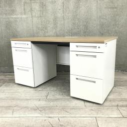 【定価約20万円】【人気のナチュラル調天板！両袖付きで収納量抜群！上長席にもおすすめ】■イトーキ（ITOKI）製　CZRシリーズ　両袖机　幅1400㎜　■コンセント口付き　■本体ホワイト/ 天板ナチュラル木目調 　■シリンダー錠【2507】弊社使用欄【A01027120】