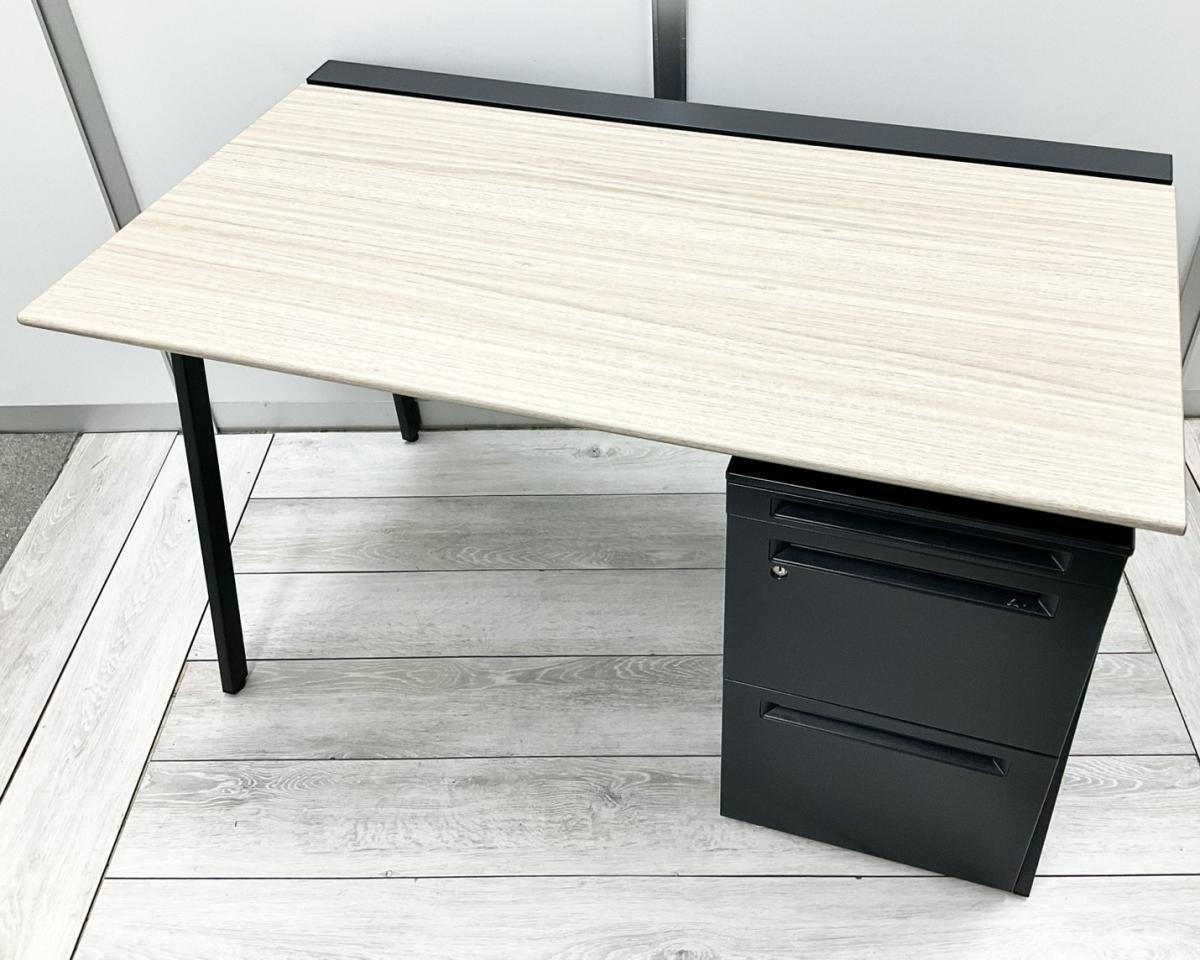 【展示品】【セット商品（デスク×1台、チェア×1脚）】ワークデスク 平デスク　疑似片袖机 トレンド木目調 ブラック脚 配線気孔付き　・弘益/KOEKI　・WS-WH127B(SAK)　【ご注文時は新品でのお届け】
                        その他シリーズ
                                    中古
            