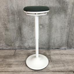 【半立位姿勢で短時間のパソコン作業やミーティングにも最適！】■オカムラ　ピルエットチェア　座：ダークグリーン　ホワイトシェル　SH565～815mm　■ハイチェア　ハイスツール　カウンターチェア【Okamura　pirouetto】【ABW】