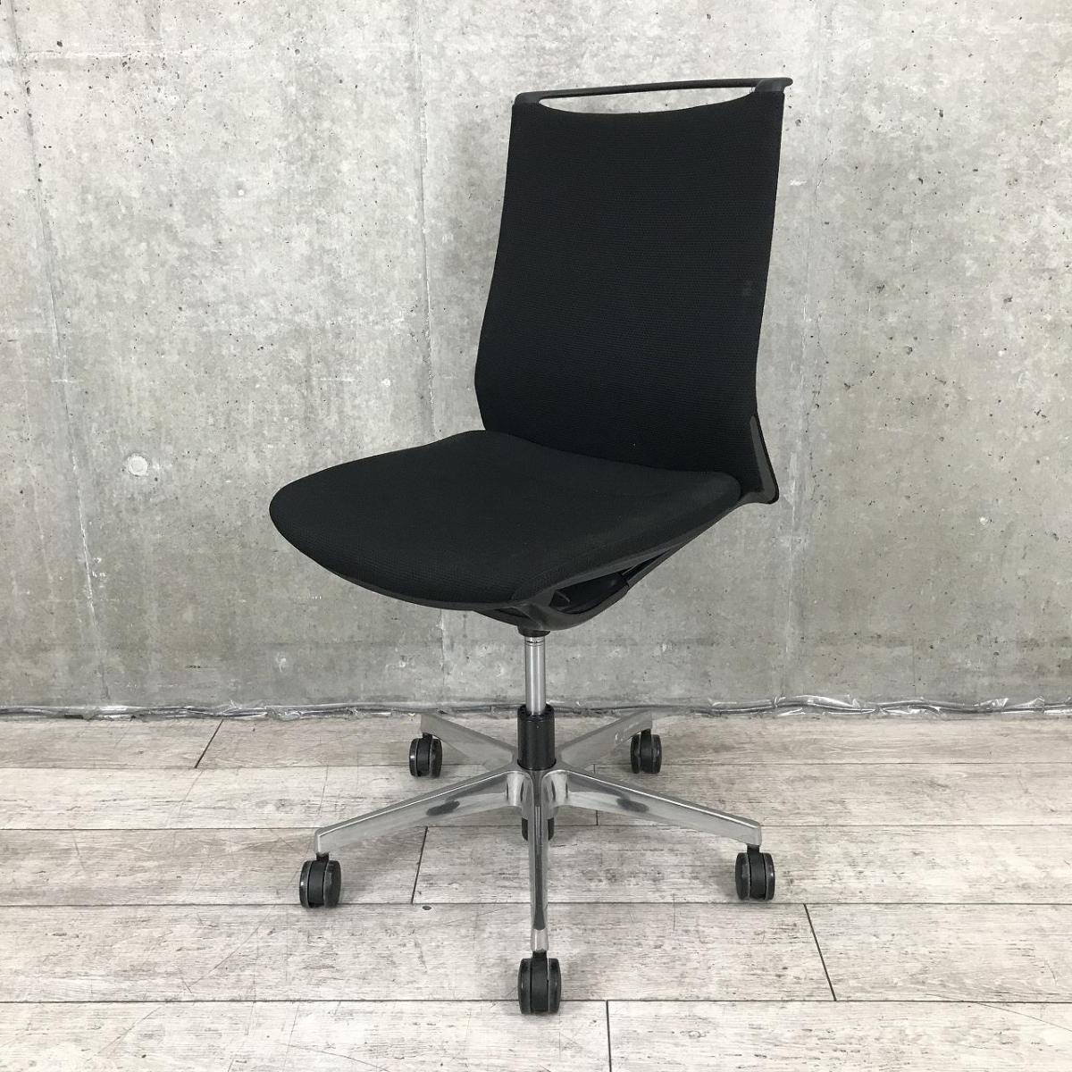 【スタイリッシュさが人気のオフィスチェア！インナーメッシュ構造による優しく包み込む座り心地！】■オカムラ(okamura)製　　モード(mode)シリーズ　肘付ハイバック　クロスバックタイプ　■ブラック　※こちらは肘カバー無し商品となります。
                        モード
                                    中古
            