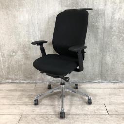 【前傾チルト機能付き】【オカムラ製品で最も人気を集める高機能チェア！】■オカムラ(okamura)製　シルフィ(Sylphy)チェア　肘付き　ハイバック　ファブリックタイプ　■可動肘・ハンガー付　■ブラック