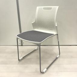 【大量入荷商品】【打合せや会議室、休憩スペースなど使いどころ様々！シェルに手掛けが付きのため、移動ラクラク！】■オカムラ製　スカラールフト　スタッキングチェア　■グレー【OKT77】【関東倉庫在庫品】【弊社使用欄：】