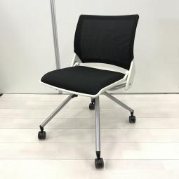 新古品！【まとめて揃います！】【打合せや会議室、休憩スペースなど使いどころ様々！キャスター付きで移動もラクラク！】■オカムラ製　クリールシリーズ　ミーティングチェア　■ブラック【OKT79】【関東倉庫在庫品】【弊社使用欄：】