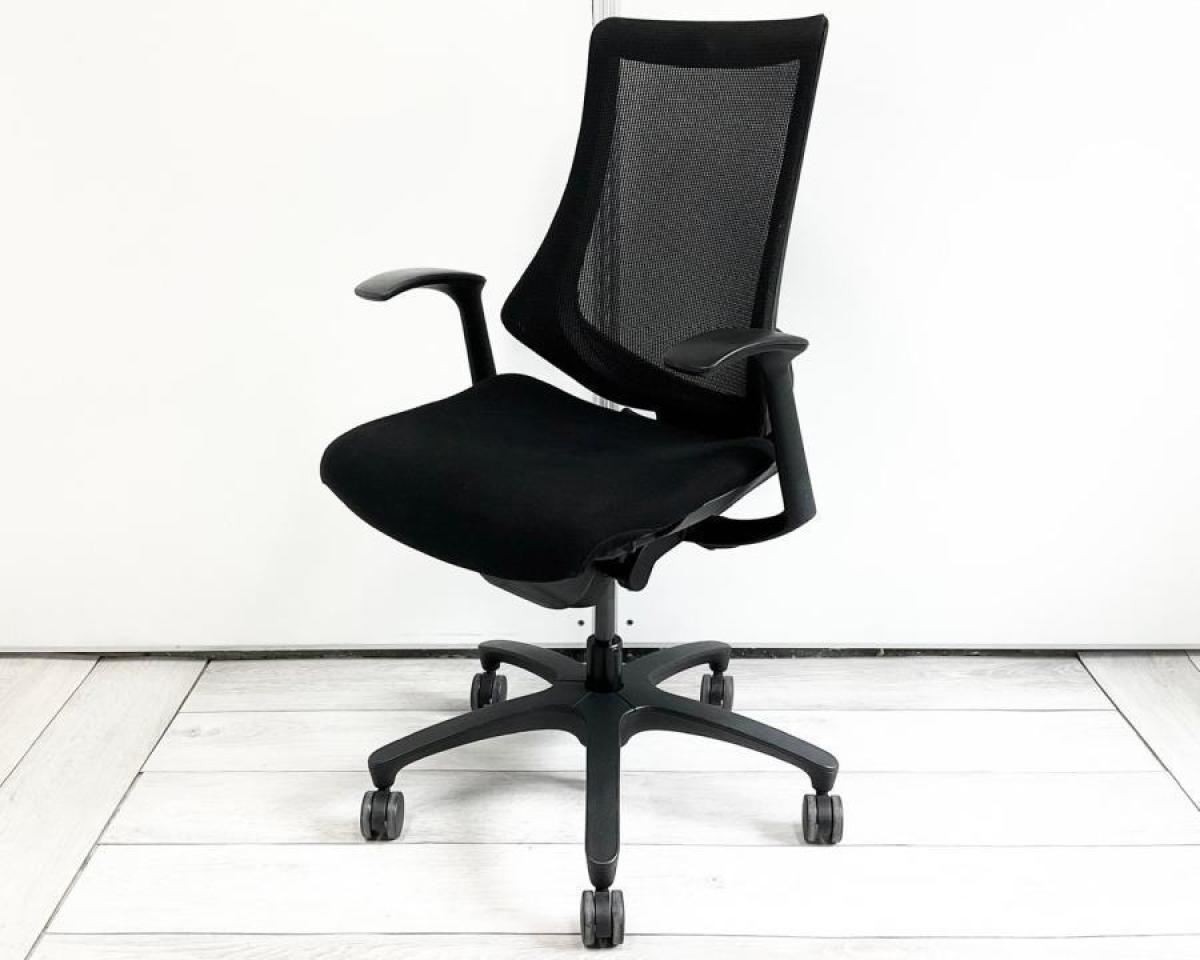 ワークチェア ハイバック ブラックボディ アームレスト付 固定肘 ハンガーなし ・ITOKI／イトーキ　◆F／エフ 【AD】
                        エフメッシュ
                                    中古
            